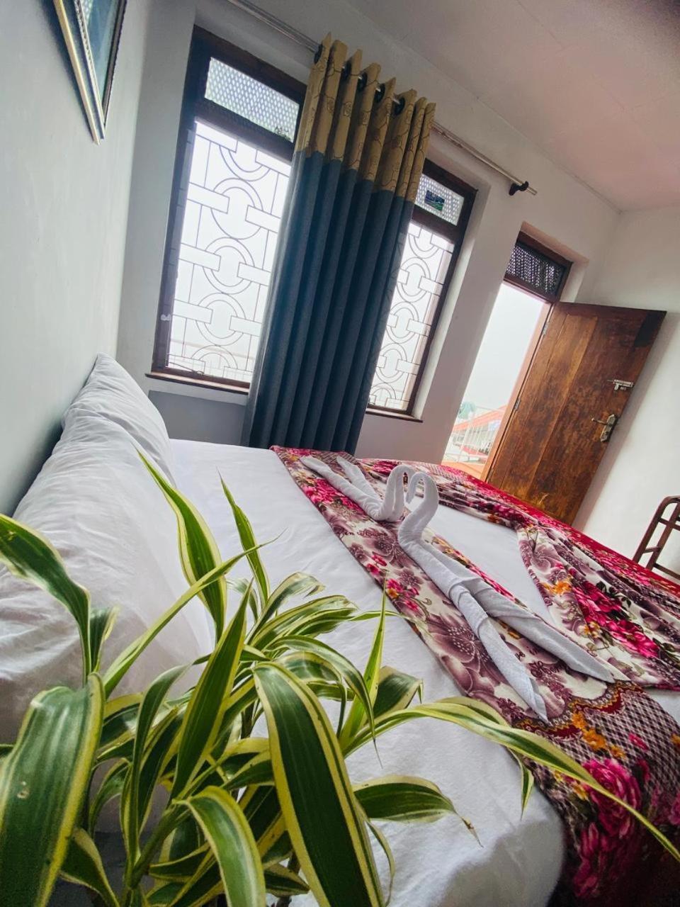 Farah Guest Inn Хапутале Екстериор снимка
