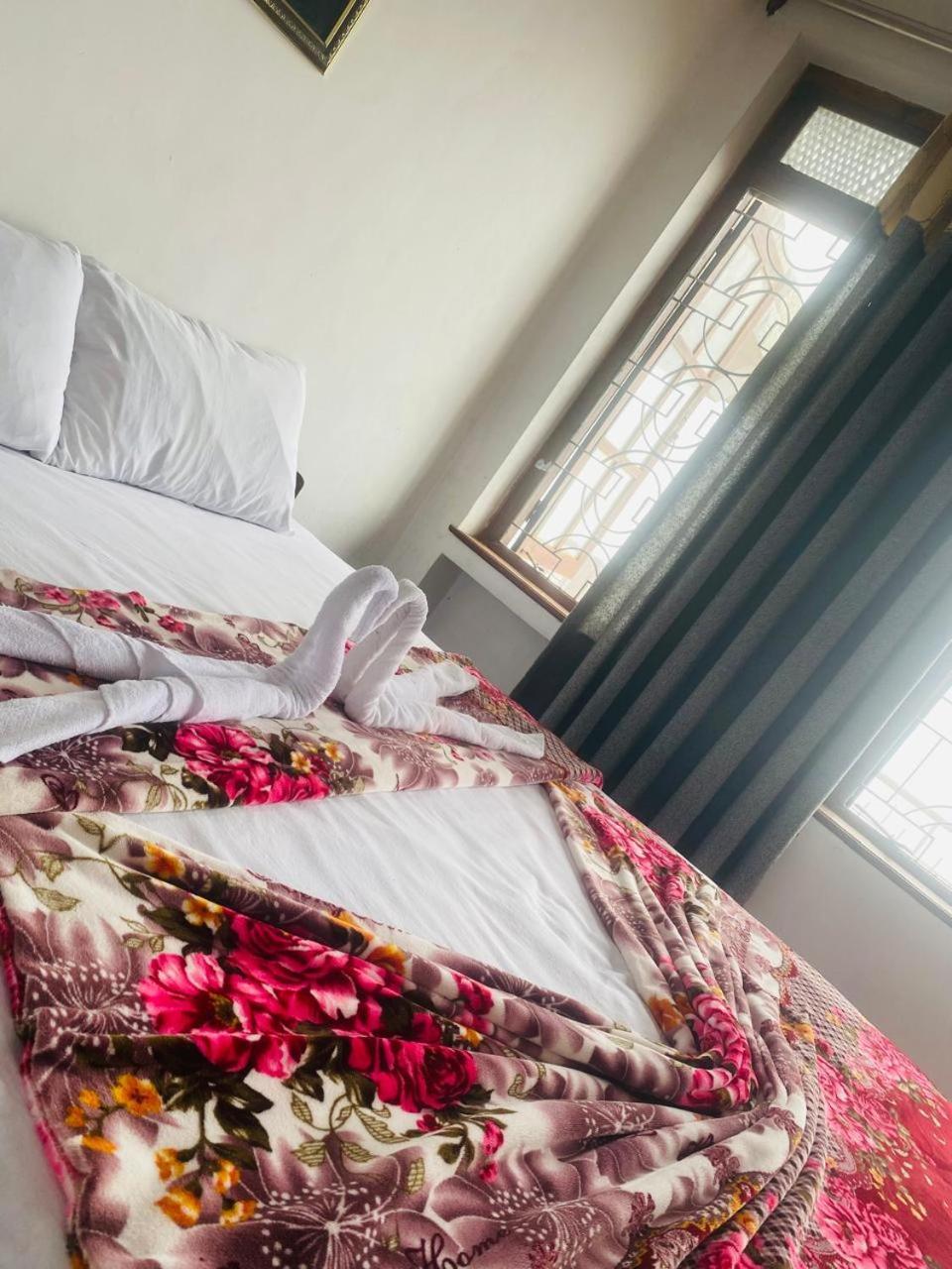 Farah Guest Inn Хапутале Екстериор снимка